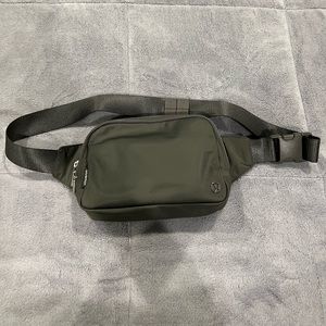 Lululemon Everywhere Belt Bag Large NWOT